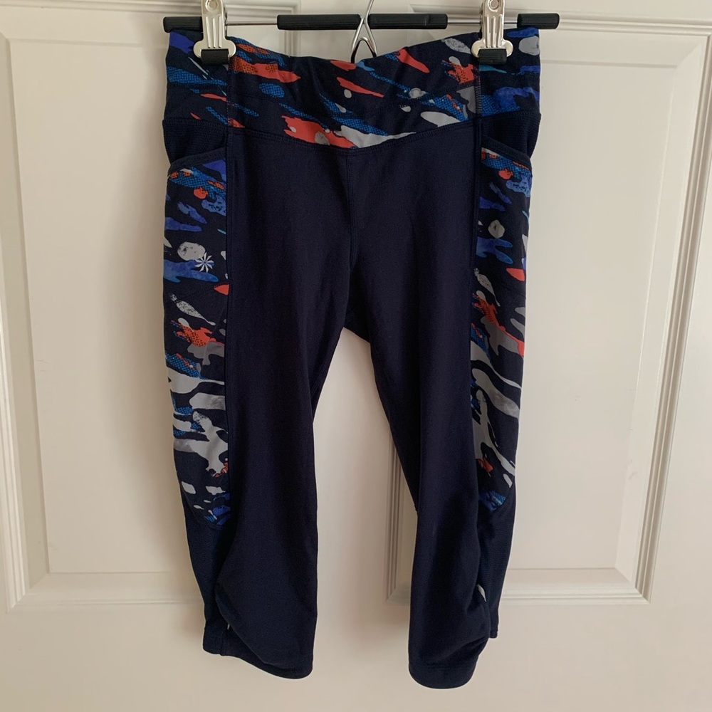 ATHLETA CROP LEGGINGS SIZE SMALL